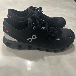 On Running Helion black sneakers. Like new! Size 9 women’s